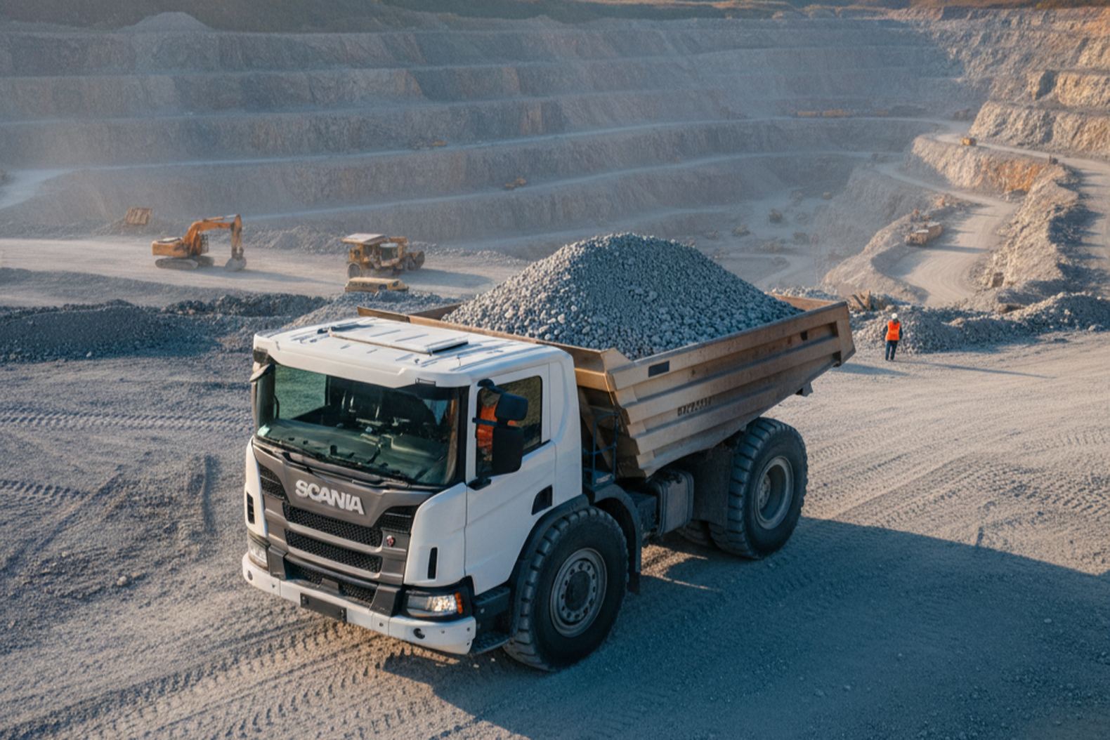 Самосвал Scania P440 на фоне российского карьера