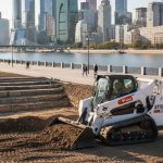 Современная реконструкция набережной с мини-погрузчиком Bobcat S770