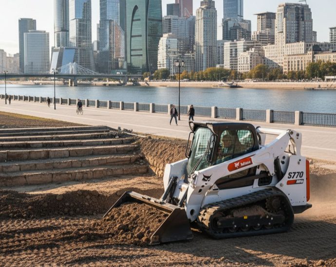 Современная реконструкция набережной с мини-погрузчиком Bobcat S770