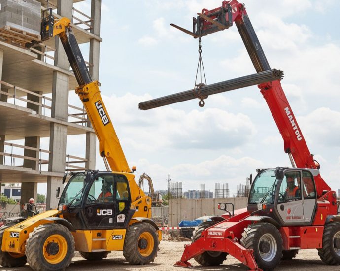 Главные конкуренты: телескопические погрузчики JCB и Manitou на строительной площадке