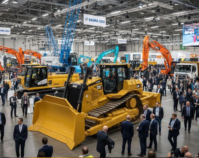 Главная выставка строительной техники Bauma, современные машины и техника на стендах